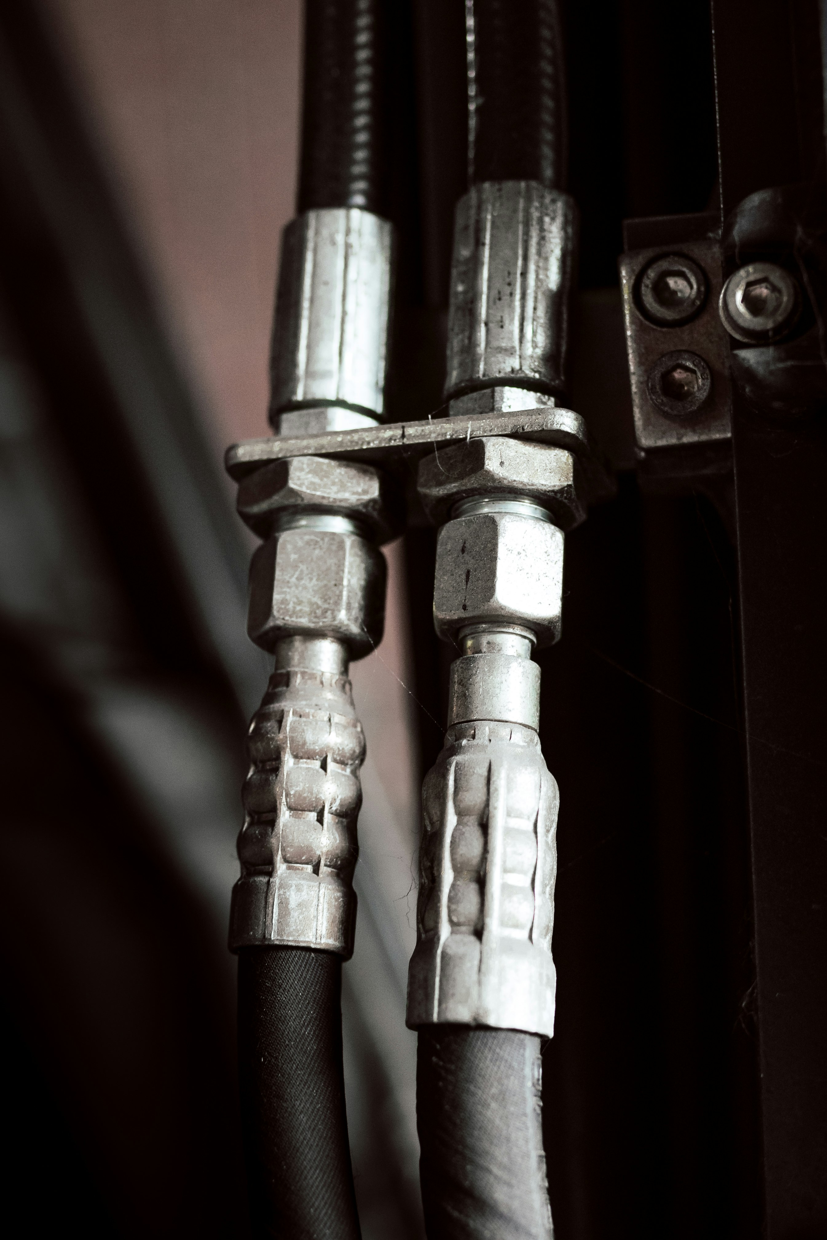 grey metal chain in close up photography